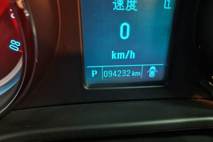 Used Buick Regal 2015 1.6T Leading Technology Model Odometer Close Up