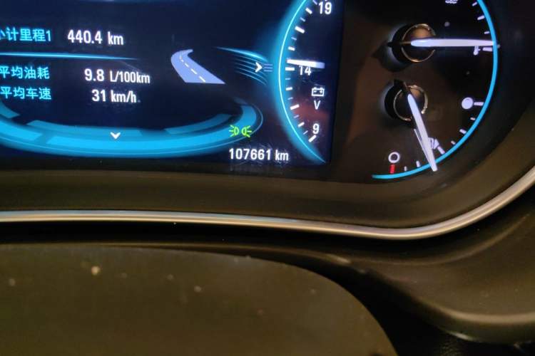 Used Buick Regal 2015 1.6T Elite Tech Model Odometer Close Up