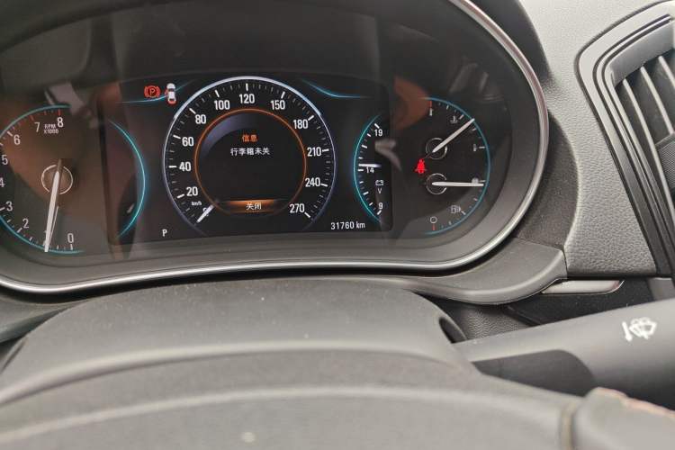 Used Buick Regal 2015 1.6T Elite Tech Model Odometer Close Up