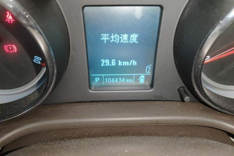 Used Buick Regal 2015 2.0L Leading Fashion Edition Odometer Close Up