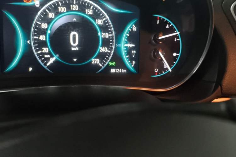 Used Buick Regal 2015 1.6T Elite Tech Model Odometer Close Up