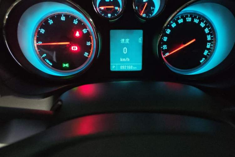Used Buick Regal 2015 2.0L Leading Fashion Edition Odometer Close Up