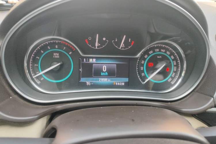 Used Buick Regal 2015 2.0L Elite Fashion Edition Odometer Close Up
