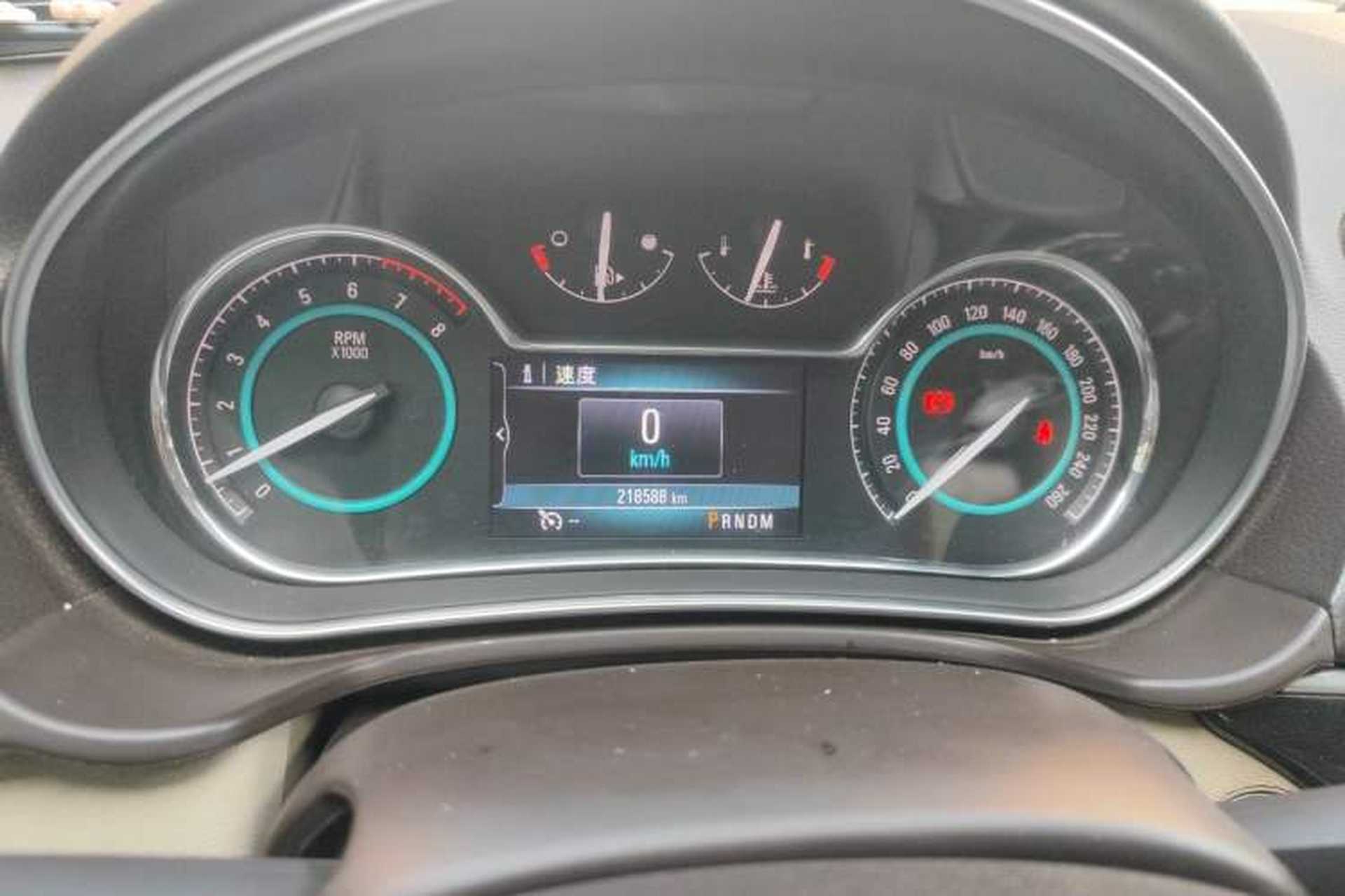 Used Buick Regal 2015 2.0L Elite Fashion Edition Odometer Close Up