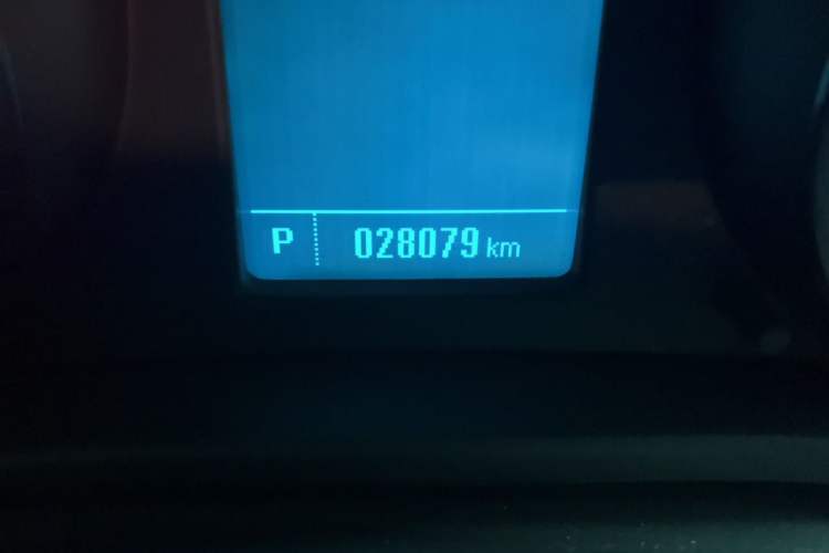 Used Buick Regal 2015 1.6T Leading Technology Model Odometer Close Up