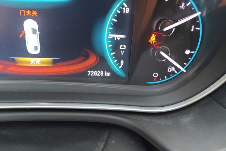 Used Buick Regal 2015 1.6T Elite Tech Model Odometer Close Up