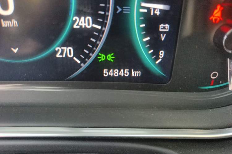 Used Buick Regal 2015 1.6T Elite Tech Model Odometer Close Up