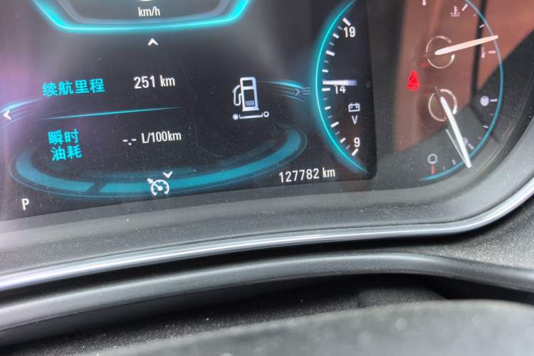 Used Buick Regal 2015 1.6T Elite Tech Model Odometer Close Up