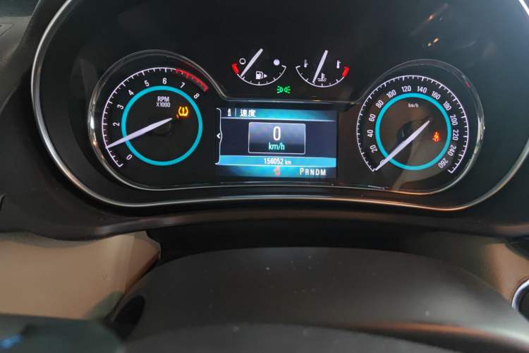 Used Buick Regal 2015 2.0L Elite Fashion Edition Odometer Close Up
