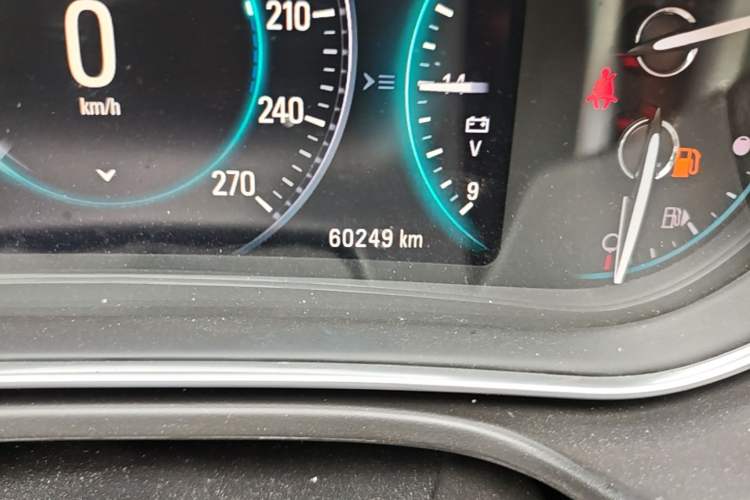 Used Buick Regal 2015 1.6T Elite Tech Model Odometer Close Up