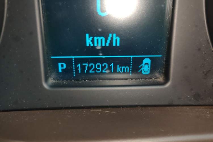 Used Buick Regal 2015 2.0L Leading Fashion Edition Odometer Close Up