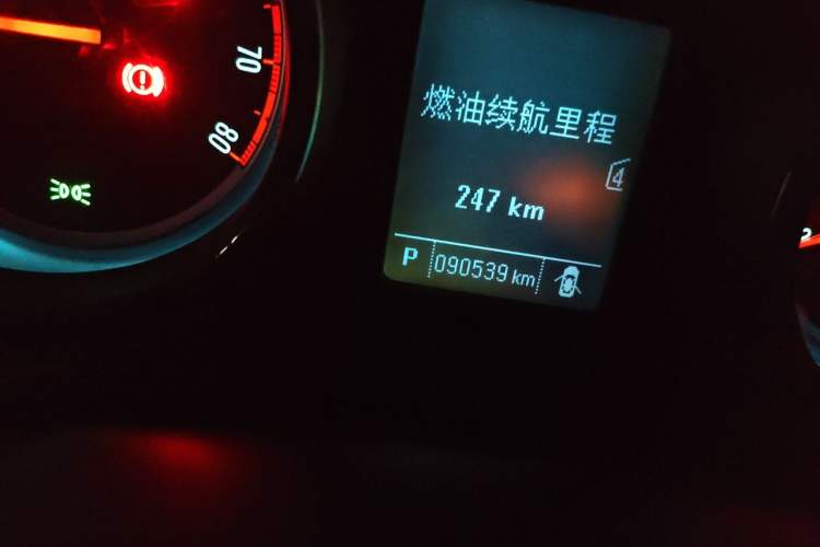 Used Buick Regal 2015 2.0L Leading Fashion Edition Odometer Close Up