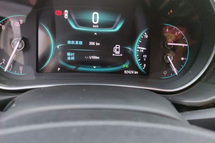Used Buick Regal 2015 1.6T Elite Tech Model Odometer Close Up