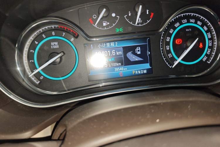 Used Buick Regal 2015 2.0L Elite Fashion Edition Odometer Close Up