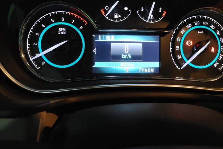 Used Buick Regal 2015 2.0L Elite Fashion Edition Odometer Close Up