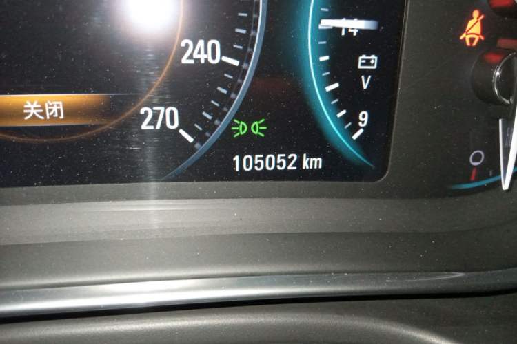 Used Buick Regal 2015 1.6T Elite Tech Model Odometer Close Up