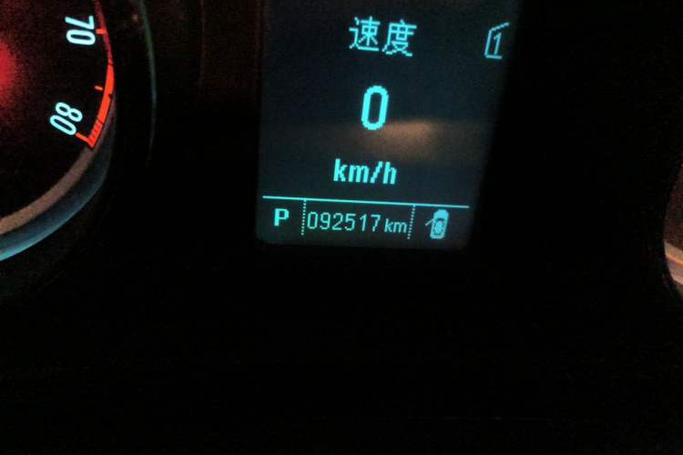 Used Buick Regal 2015 2.0L Leading Fashion Edition Odometer Close Up