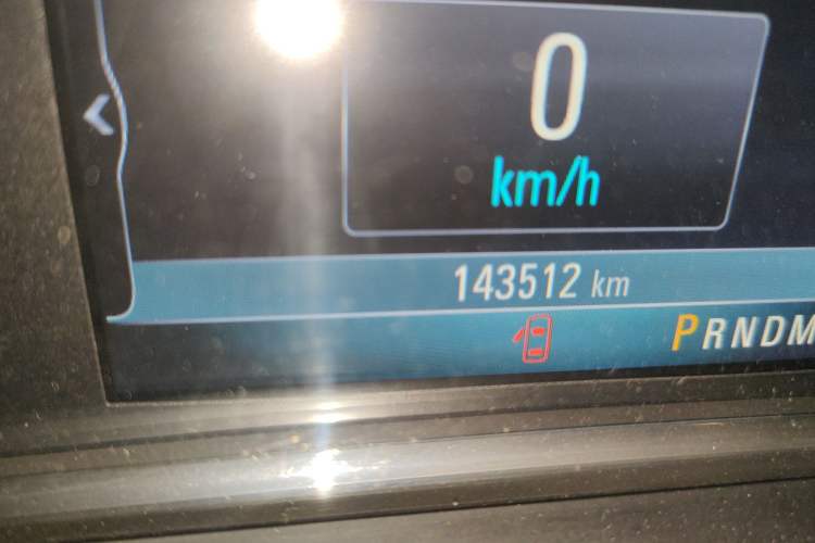 Used Buick Regal 2015 2.0L Elite Fashion Edition Odometer Close Up