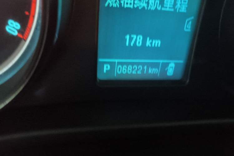 Used Buick Regal 2015 1.6T Leading Technology Model Odometer Close Up