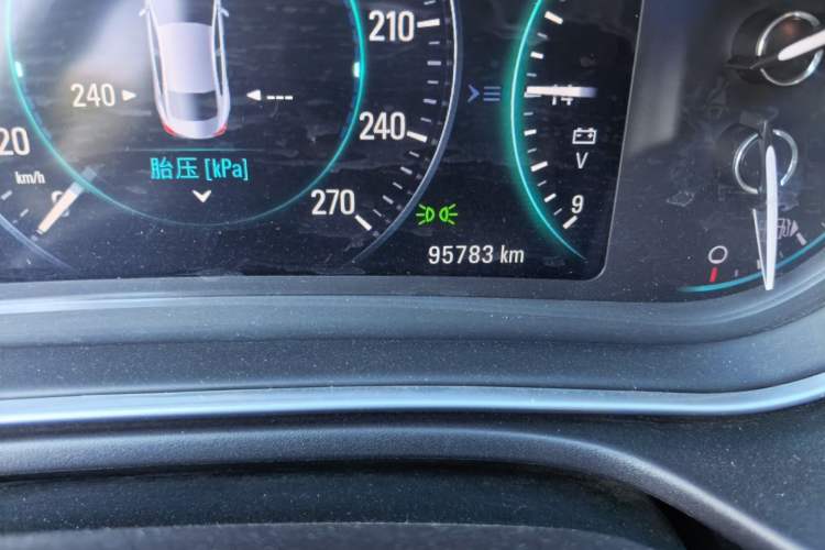 Used Buick Regal 2015 1.6T Elite Tech Model Odometer Close Up