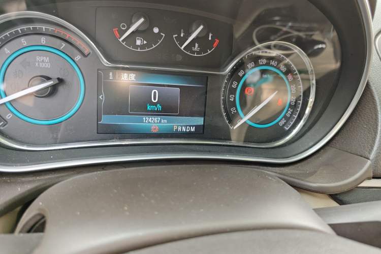Used Buick Regal 2015 2.0L Elite Fashion Edition Odometer Close Up
