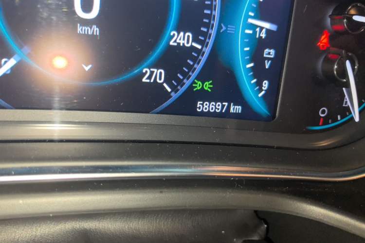 Used Buick Regal 2015 1.6T Elite Tech Model Odometer Close Up