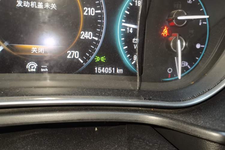 Used Buick Regal 2015 1.6T Elite Tech Model Odometer Close Up