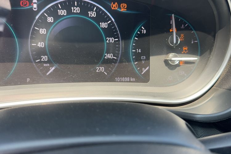 Used Buick Regal 2015 1.6T Elite Tech Model Odometer Close Up
