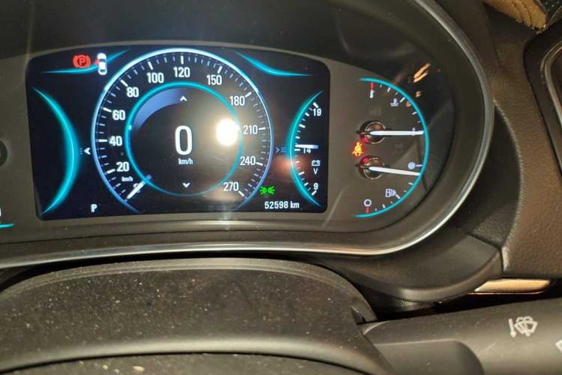 Used Buick Regal 2015 1.6T Elite Tech Model Odometer Close Up