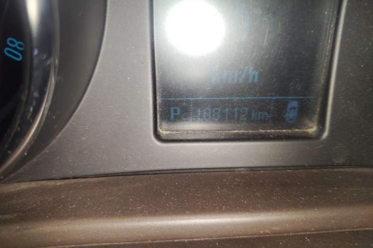 Used Buick Regal 2015 2.0L Leading Fashion Edition Odometer Close Up