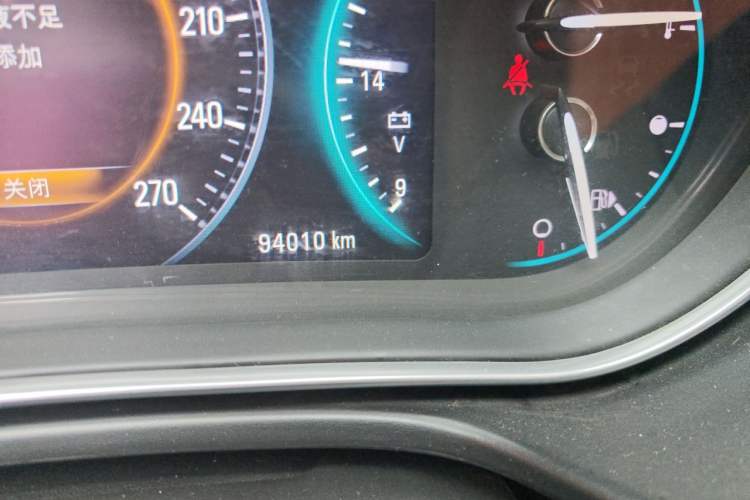 Used Buick Regal 2015 1.6T Elite Tech Model Odometer Close Up