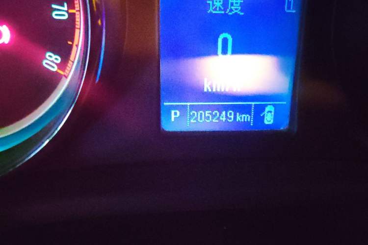 Used Buick Regal 2015 2.0L Leading Fashion Edition Odometer Close Up