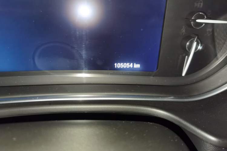 Used Buick Regal 2015 1.6T Elite Tech Model Odometer Close Up