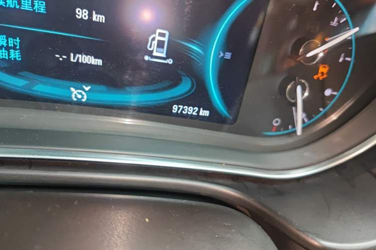 Used Buick Regal 2015 1.6T Elite Tech Model Odometer Close Up