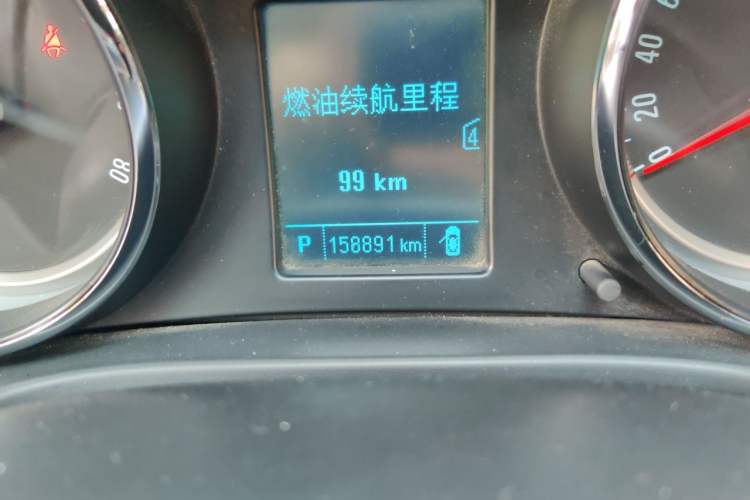 Used Buick Regal 2015 1.6T Leading Technology Model Odometer Close Up