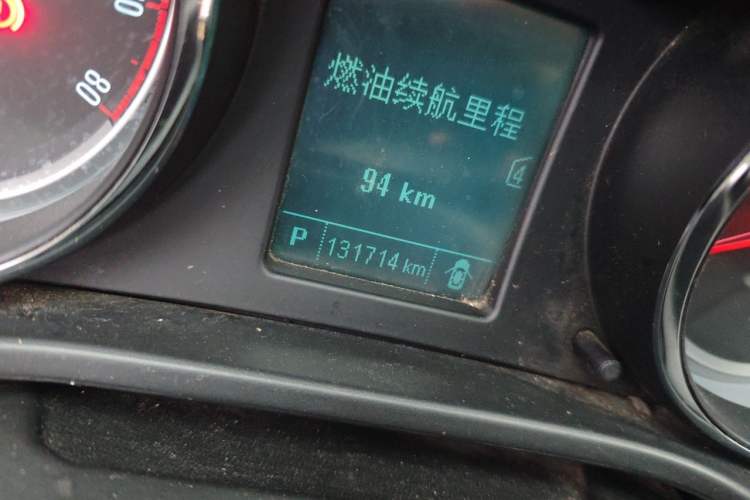 Used Buick Regal 2015 1.6T Leading Technology Model Odometer Close Up