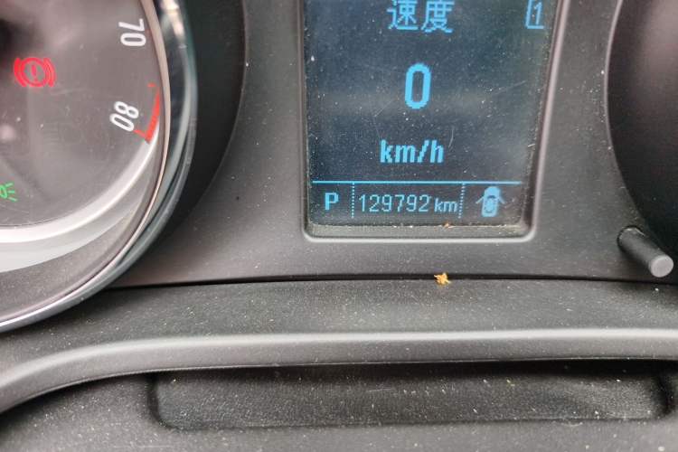Used Buick Regal 2015 1.6T Leading Technology Model Odometer Close Up