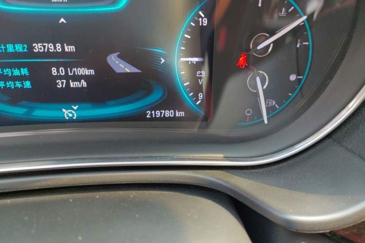 Used Buick Regal 2015 1.6T Elite Tech Model Odometer Close Up