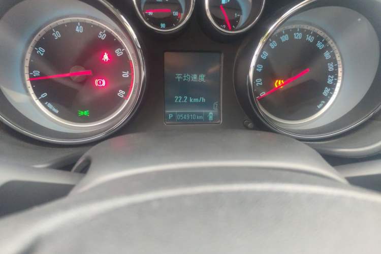 Used Buick Regal 2015 1.6T Leading Technology Model Odometer Close Up