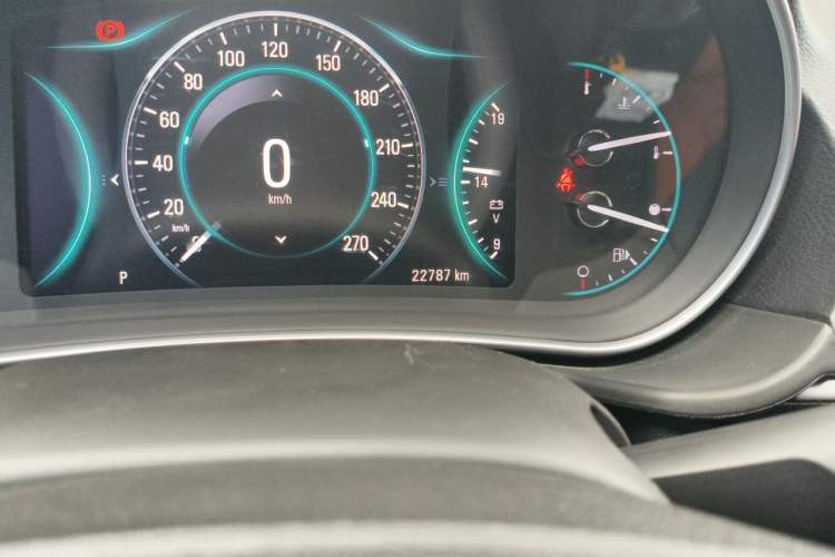 Used Buick Regal 2015 1.6T Elite Tech Model Odometer Close Up