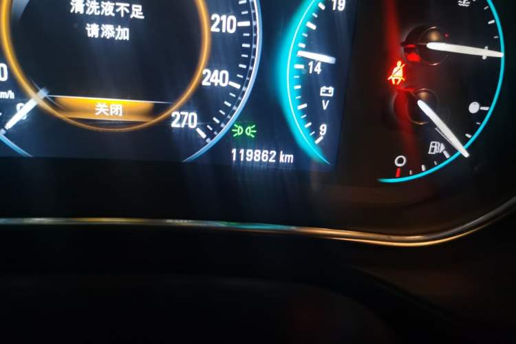 Used Buick Regal 2015 1.6T Elite Tech Model Odometer Close Up