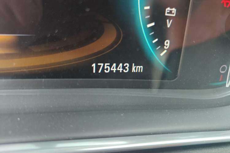 Used Buick Regal 2015 1.6T Elite Tech Model Odometer Close Up