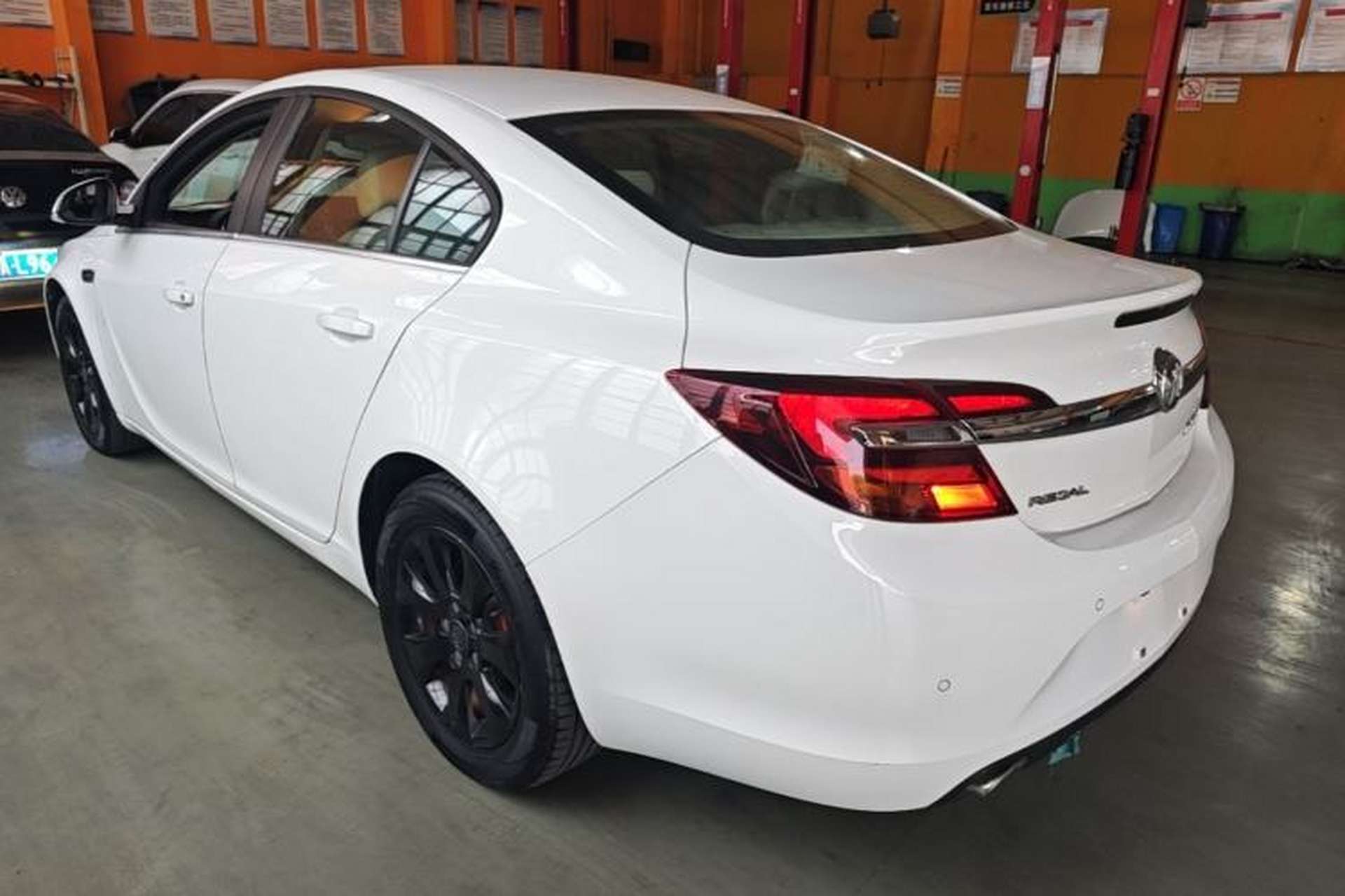 Used Buick Regal 2015 2.0L Leading Fashion Edition Rear Left 45 Deg