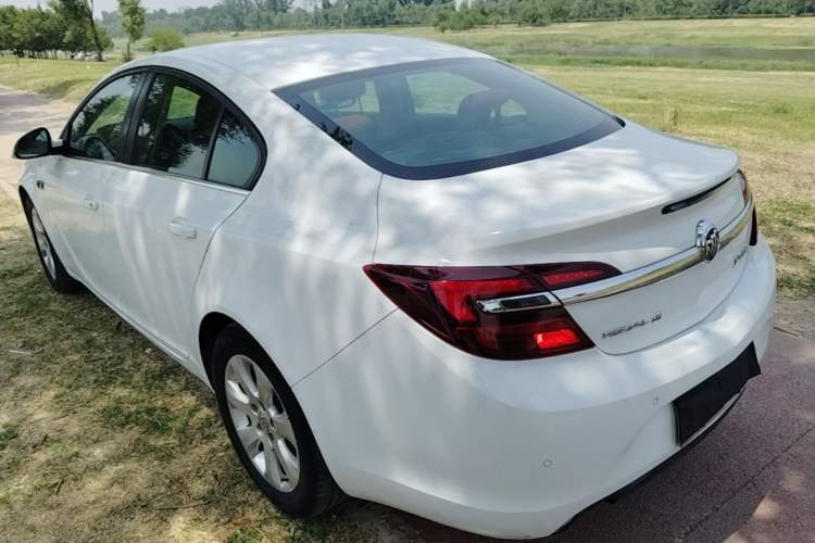Used Buick Regal 2015 1.6T Leading Technology Model Rear Left 45 Deg