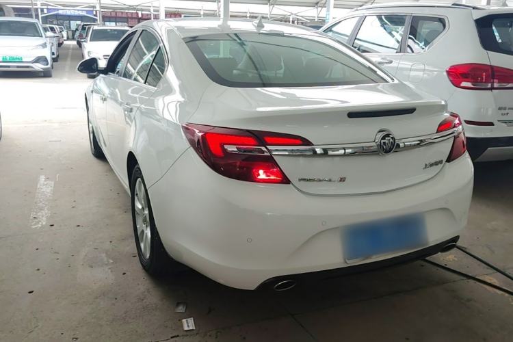 Used Buick Regal 2015 1.6T Leading Technology Model Rear Left 45 Deg