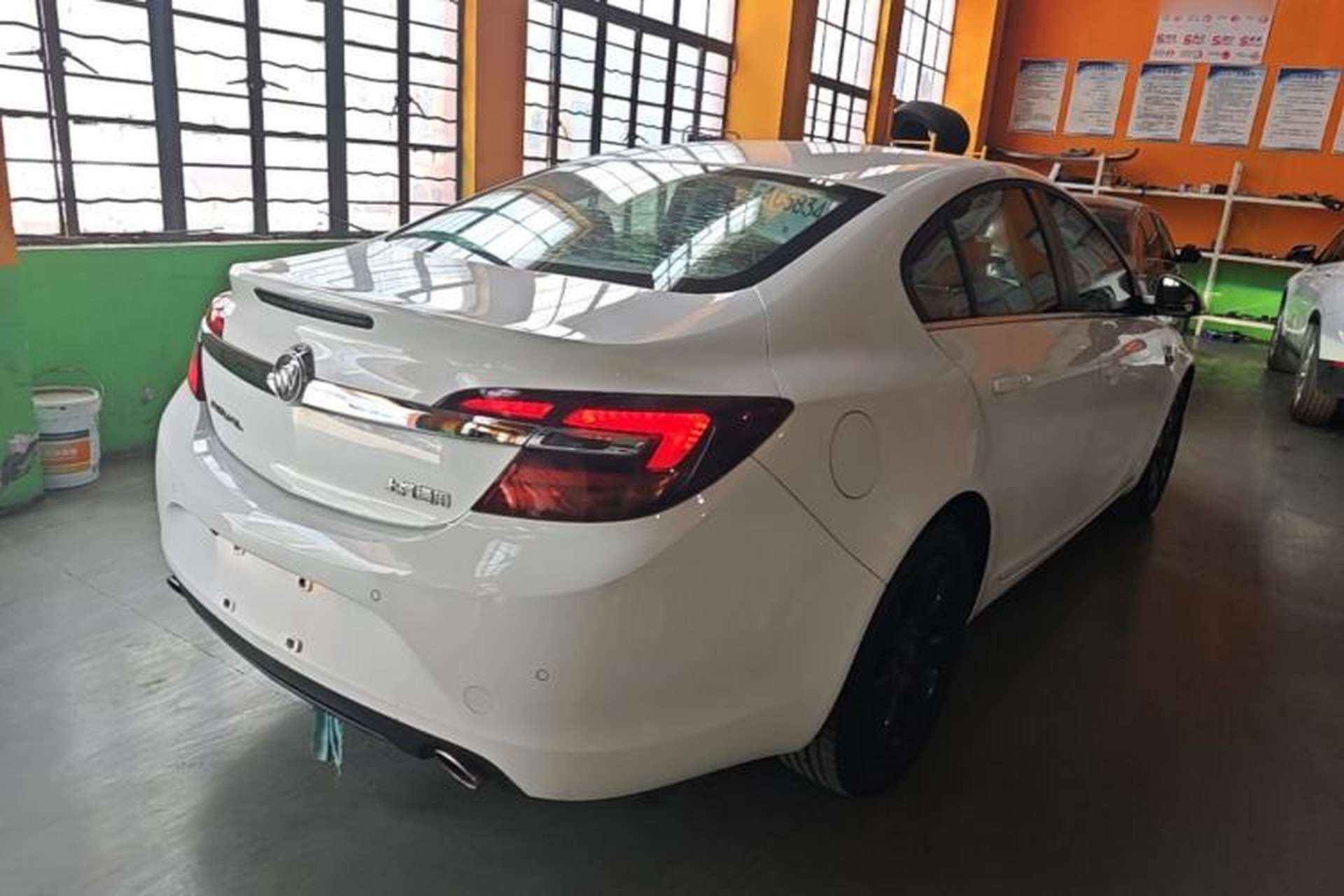 Used Buick Regal 2015 2.0L Leading Fashion Edition Rear Right 45 Deg