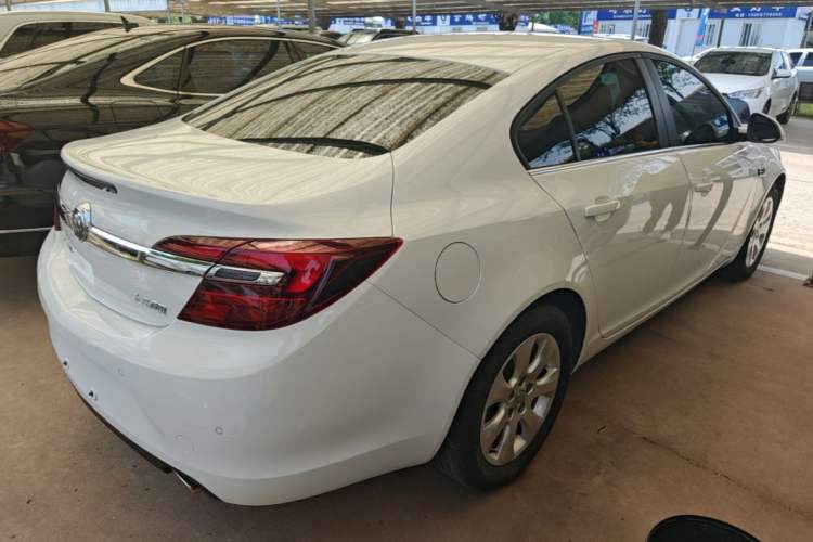Used Buick Regal 2015 2.0L Leading Fashion Edition Rear Right 45 Deg