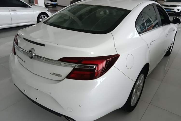 Used Buick Regal 2015 1.6T Leading Technology Model Rear Right 45 Deg
