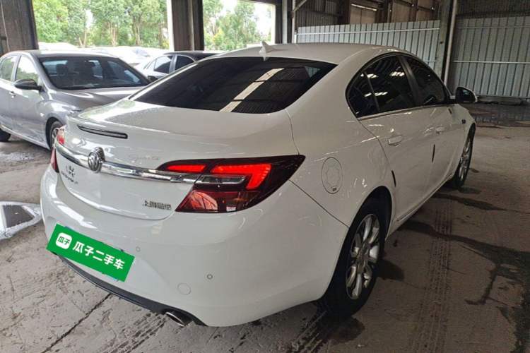 Used Buick Regal 2015 2.0L Leading Fashion Edition Rear Right 45 Deg