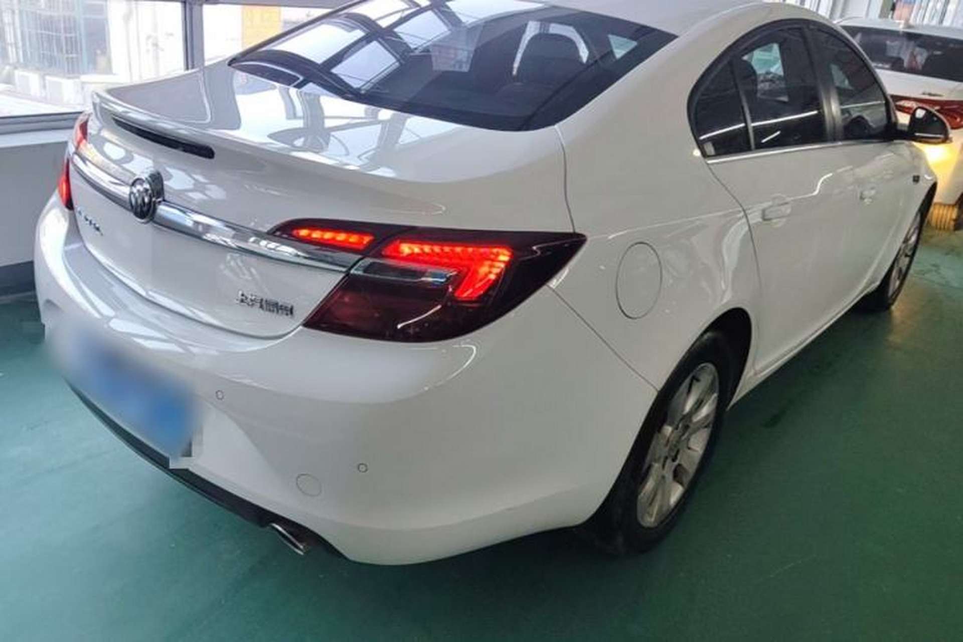 Used Buick Regal 2015 2.0L Leading Fashion Edition Rear Right 45 Deg